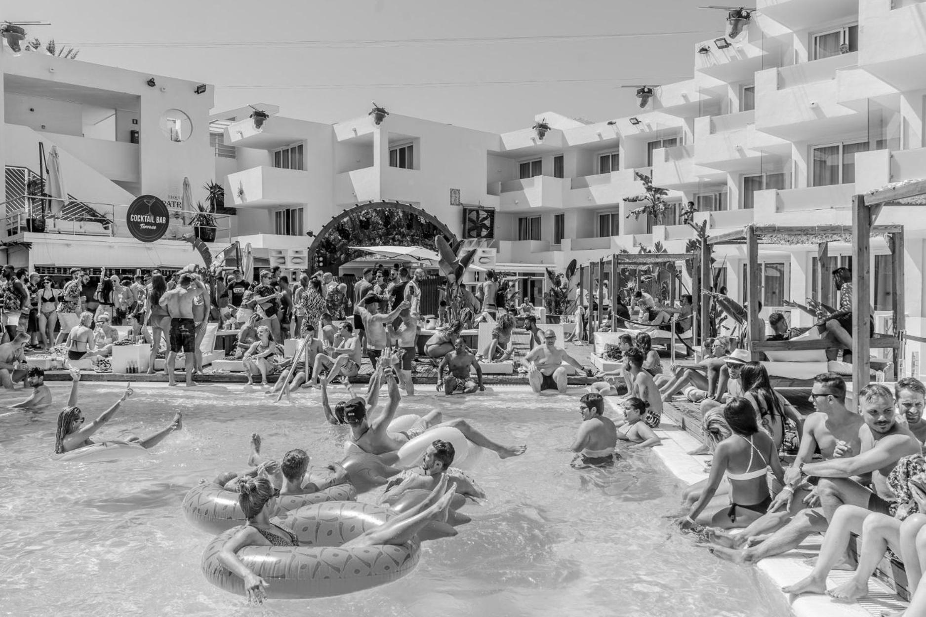 Apartment Pool View